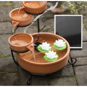 Fontaine avec des Pots en Terre Cuite