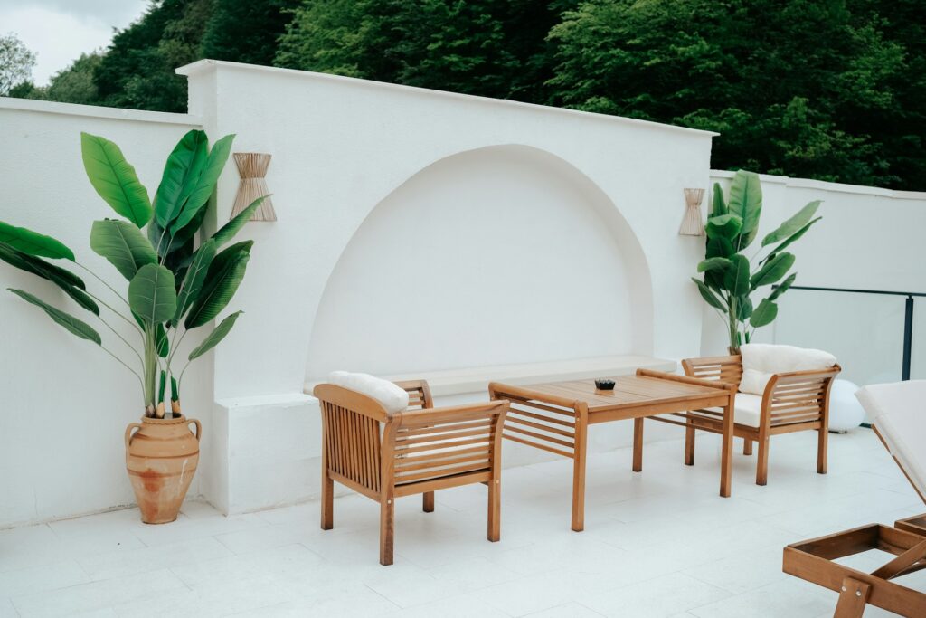 Mobilier de jardin les matériaux les plus solides pour l’extérieur