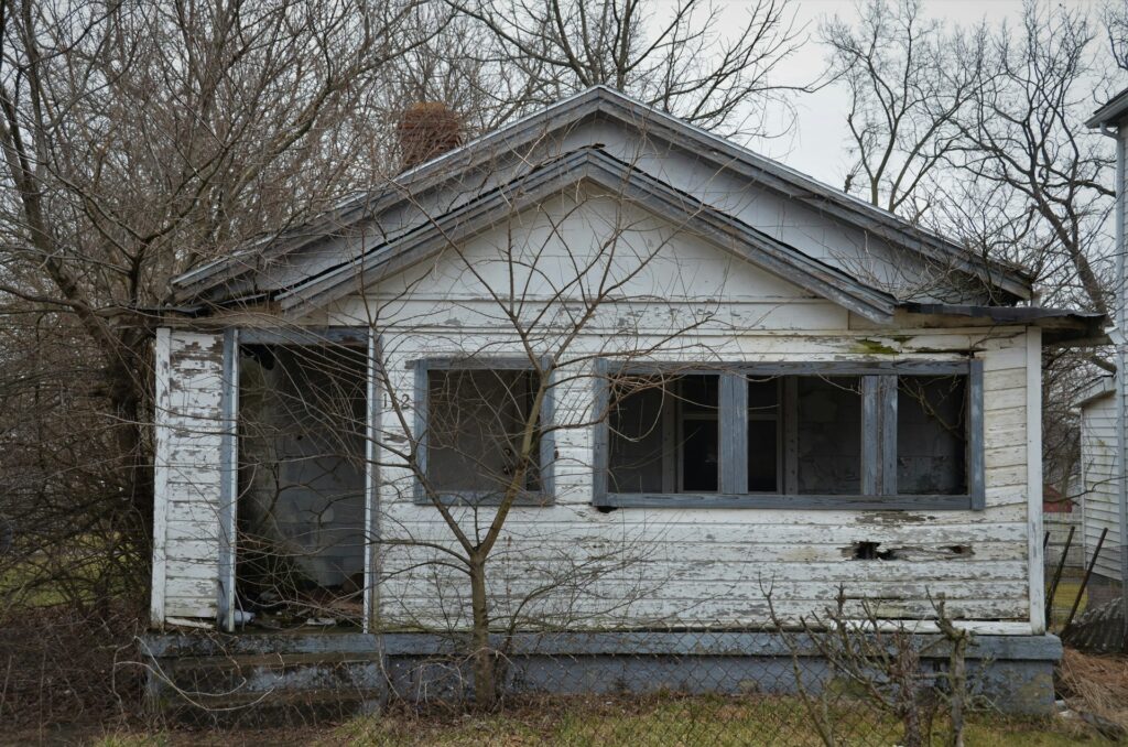 maison-abandonnee-a-donner